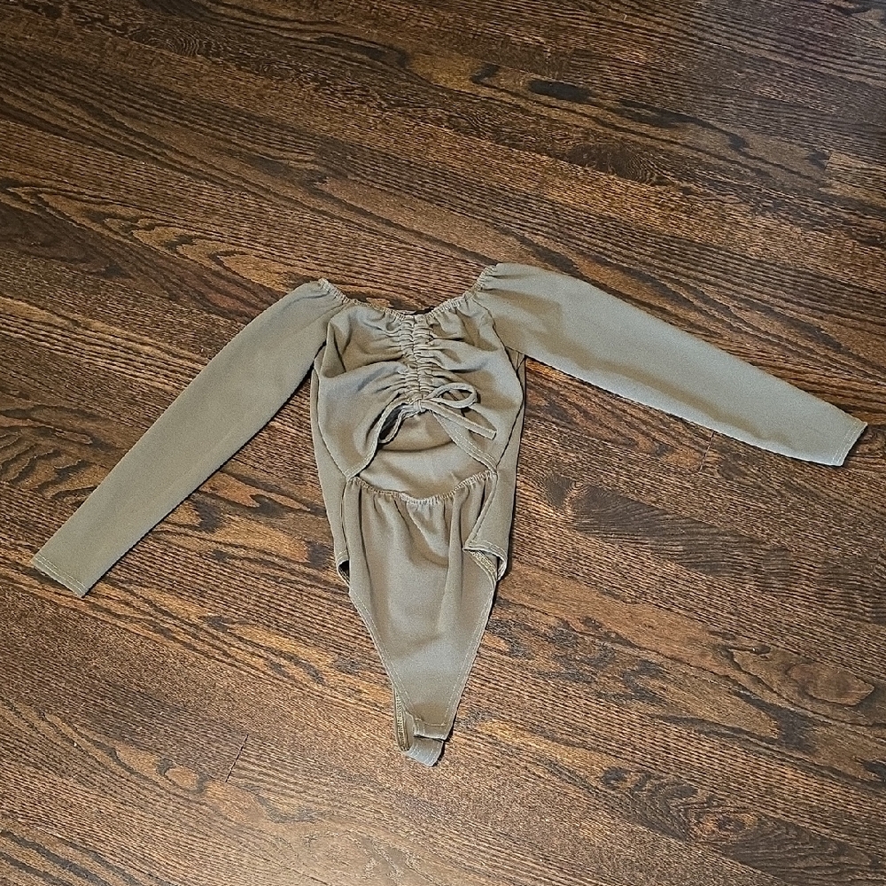 PrettyLittleThing Olive Green Ruched Top